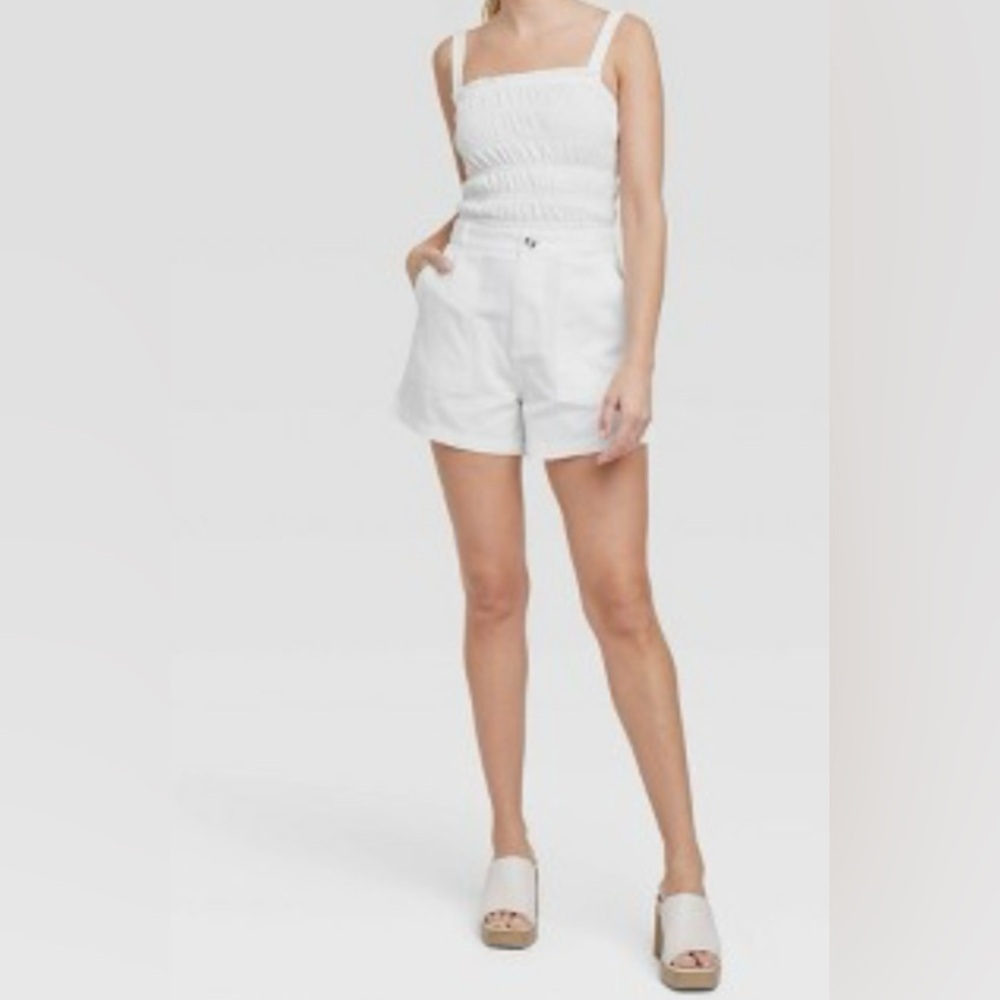 Univerasla Thread white shorts, size 12, CB85